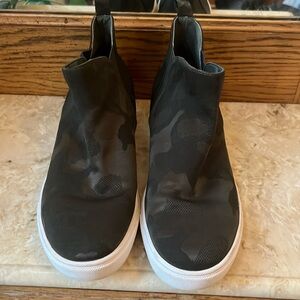 Steve Madden slip on tennis shoe size 10